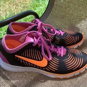 Nike Women’s Size 7 Running Shoes Neon EUC!